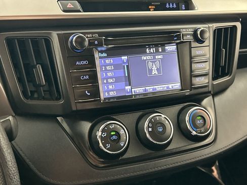 Used 2018 Toyota RAV4 LE w/ Carpet Mat Package FWD image 17