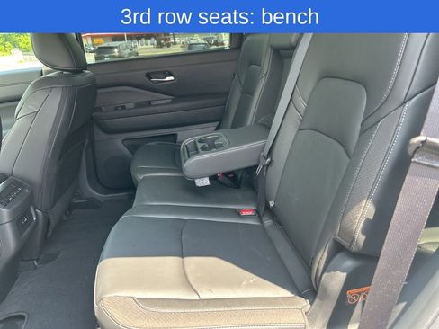 Used 2025 Nissan Pathfinder SL AWD/4WD image 13
