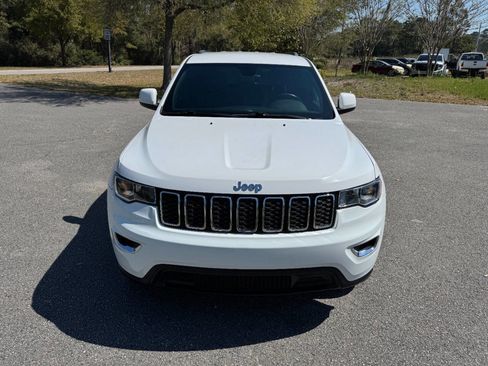 Used 2018 Jeep Grand Cherokee Laredo image 2