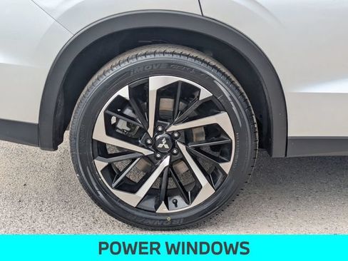 Used 2024 Mitsubishi Outlander SE FWD image 12