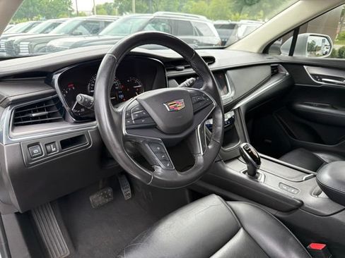 Used 2018 Cadillac XT5 Premium Luxury FWD image 10