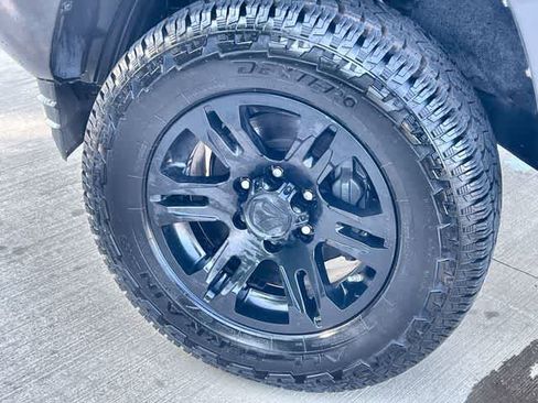 Used 2018 Toyota Tacoma SR w/ SR Convenience Package RWD image 9