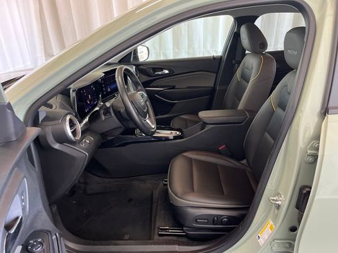 Used 2025 Chevrolet Trax ACTIV w/ Driver Confidence Package FWD image 3