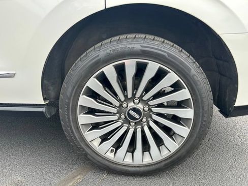 Used 2020 Lincoln Navigator Reserve w/ Equipment Group 208A Reserve AWD/4WD image 13
