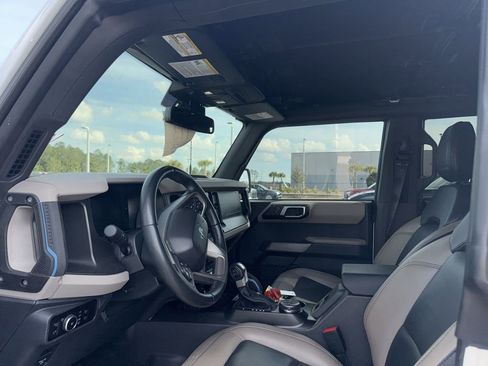 Used 2023 Ford Bronco Wildtrak image 6