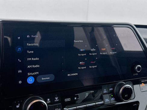 Used 2025 Toyota Highlander XLE image 21