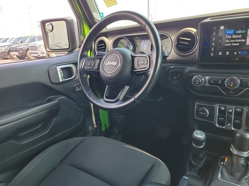 Used 2018 Jeep Wrangler Unlimited Sport S AWD/4WD image 13