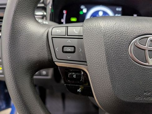 Used 2025 Toyota Camry LE image 18