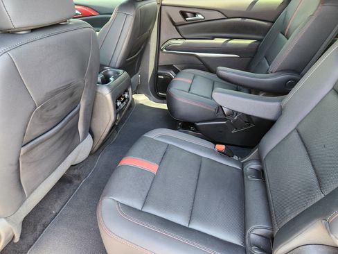 Used 2025 Chevrolet Traverse RS AWD/4WD image 15