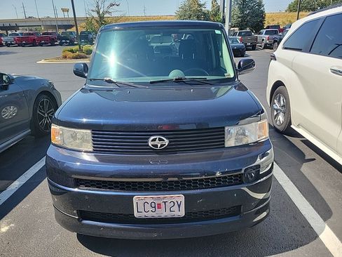 Used 2005 Scion xB FWD image 2