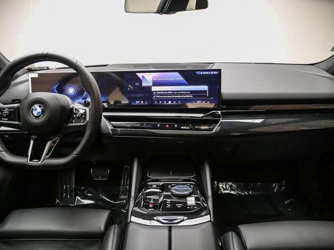 Used 2026 BMW 530i w/ M Sport Package RWD image 12