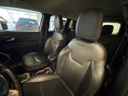 Used 2016 Jeep Renegade Limited image 12