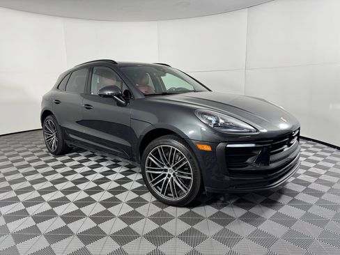 Certified 2025 Porsche Macan image 7