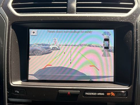 Used 2017 Ford Explorer XLT w/ Equipment Group 202A AWD/4WD image 26