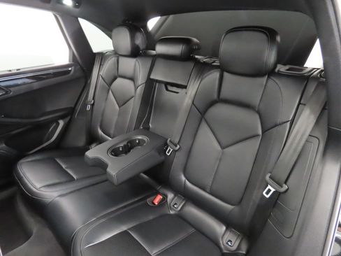 Certified 2025 Porsche Macan AWD/4WD image 43
