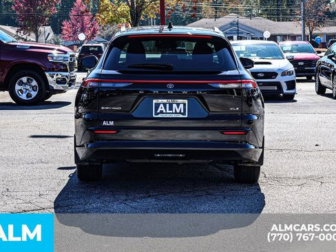 Used 2025 Toyota Crown Signia image 12