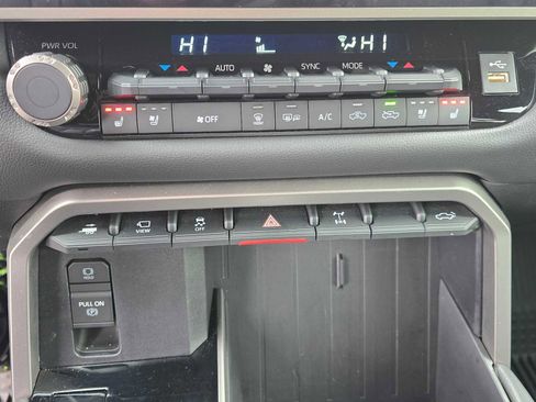 Used 2025 Toyota Tundra Limited w/ TRD Off-Road Package image 32