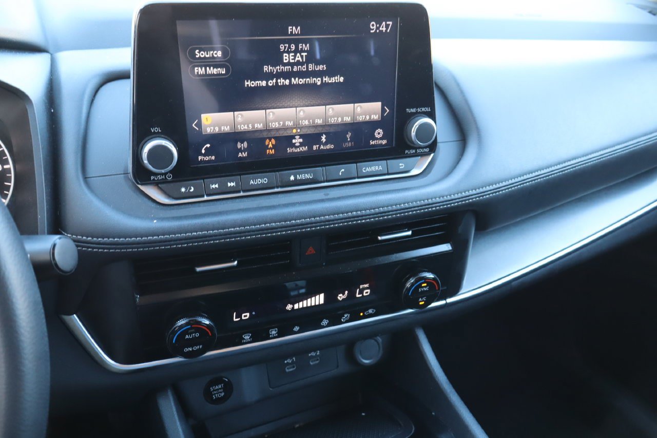 Used 2024 Nissan Rogue SV FWD image 6