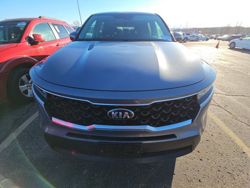 Used 2021 Kia Sorento LX image 2