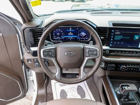 Used 2025 Chevrolet Silverado 1500 LT Trail Boss w/ LT Trail Boss Premium Package AWD/4WD image 51
