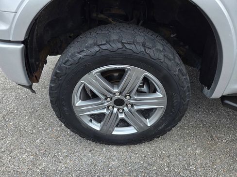 Used 2019 Ford F150 XLT w/ Equipment Group 302A Luxury AWD/4WD image 9