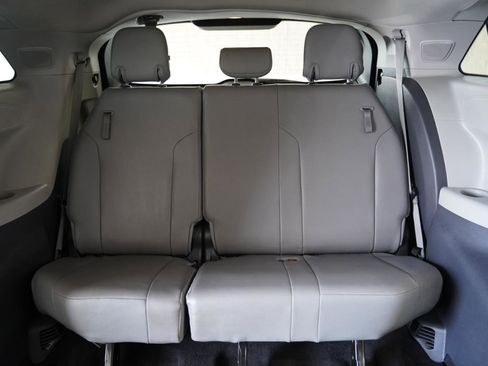 Used 2022 Toyota Sienna XLE w/ XLE Plus Package image 36