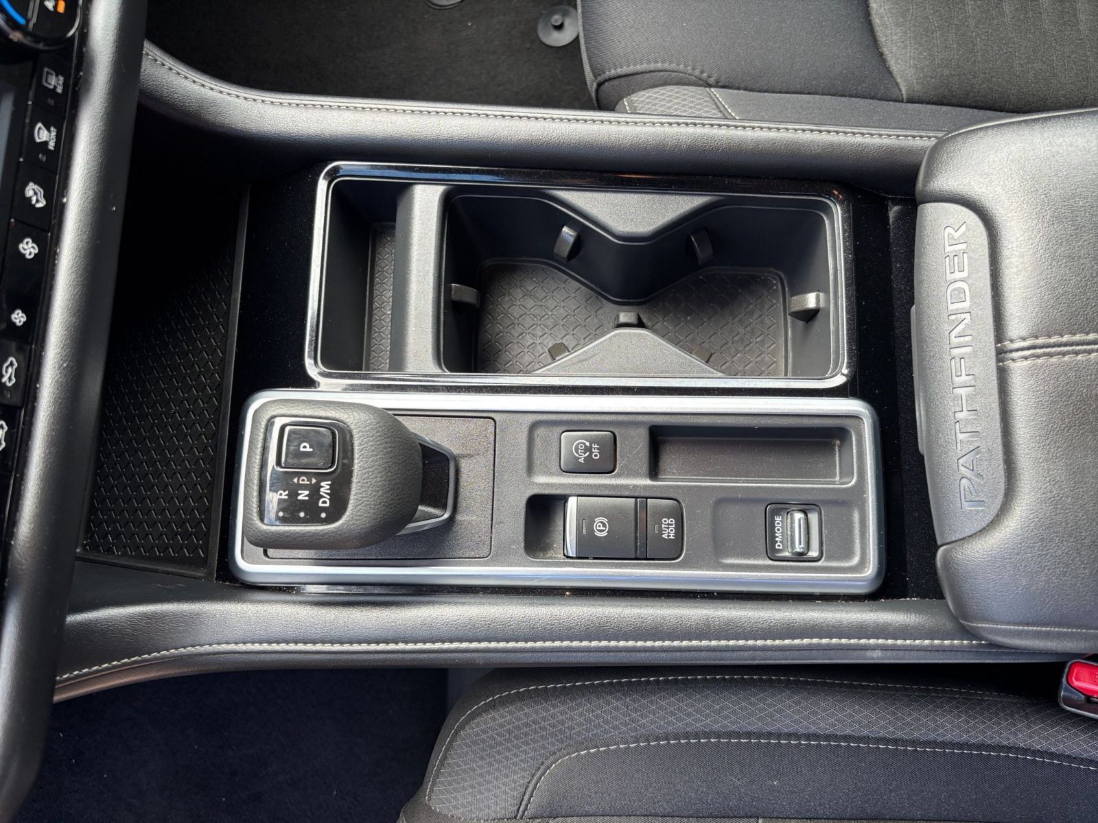 Used 2025 Nissan Pathfinder SV FWD image 43