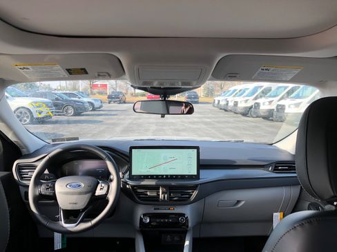 New 2025 Ford Escape SE w/ Class II Trailer Tow Package FWD image 8