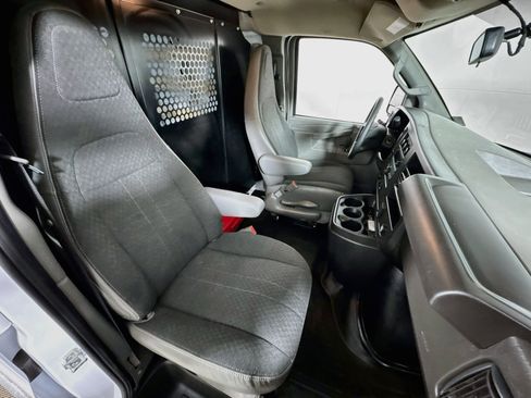 Used 2024 GMC Savana 2500 w/ Driver Convenience Package RWD image 24