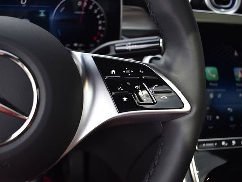 Used 2025 Mercedes-Benz GLC 350e 4MATIC image 31