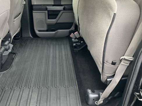 Used 2020 Ford F150 XLT image 38