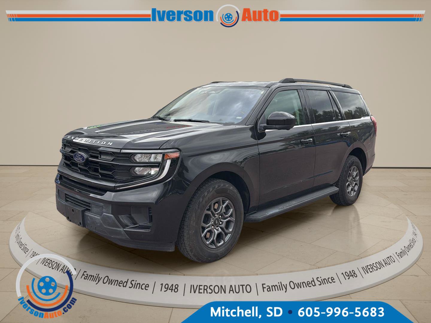 Used 2025 Ford Expedition Active AWD/4WD image 2