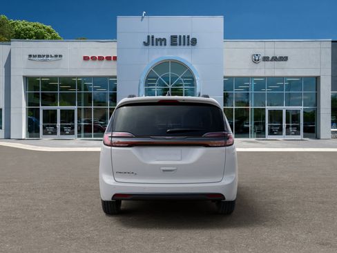 New 2026 Chrysler Pacifica Select w/ S Appearance Package FWD image 7