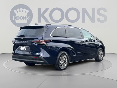Used 2023 Toyota Sienna XLE FWD image 8