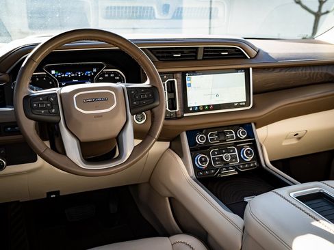 Used 2021 GMC Yukon XL Denali image 4