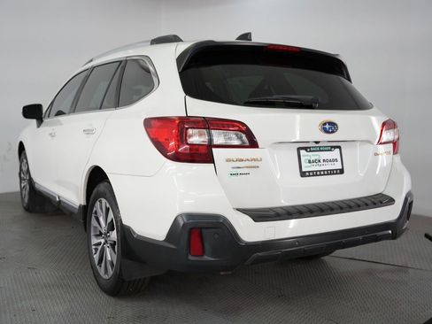 Used 2018 Subaru Outback 2.5i Touring AWD/4WD image 7
