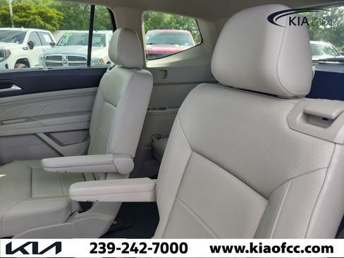 Used 2022 Volkswagen Atlas SE w/ Panoramic Sunroof Package FWD image 11