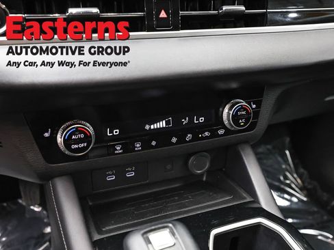 Used 2025 Mitsubishi Outlander AWD image 19