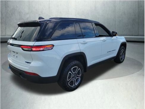 Used 2024 Jeep Grand Cherokee Trailhawk w/ Advanced Protech Group II AWD/4WD image 8