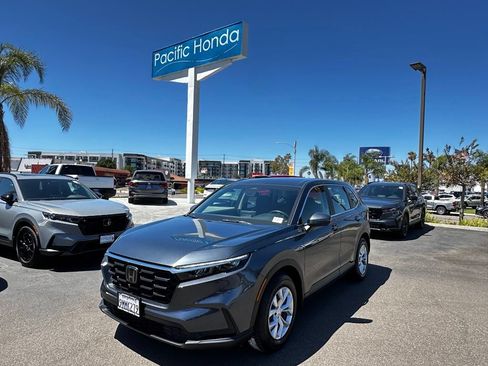 Used 2023 Honda CR-V LX image 2