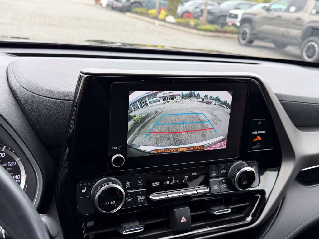 Used 2023 Toyota Highlander XLE AWD/4WD image 26