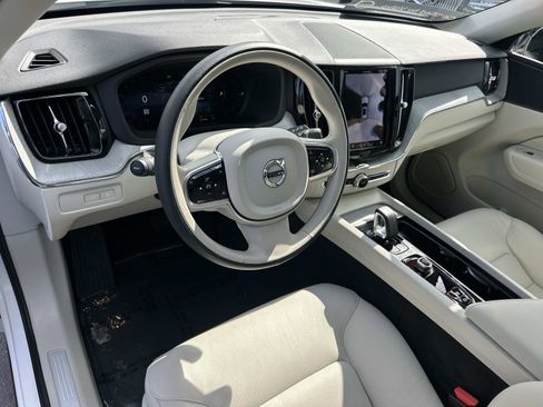 Certified 2025 Volvo XC60 T8 Plus w/ Protection Package Premier image 9