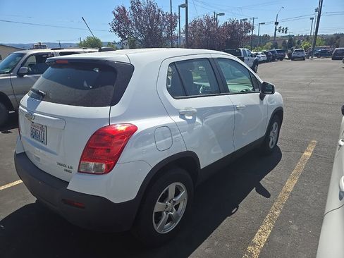 Used 2016 Chevrolet Trax LS AWD/4WD image 4