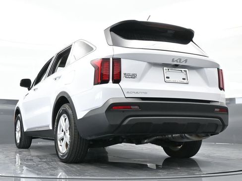Used 2023 Kia Sorento LX image 50