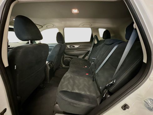 Used 2016 Nissan Rogue SV image 28