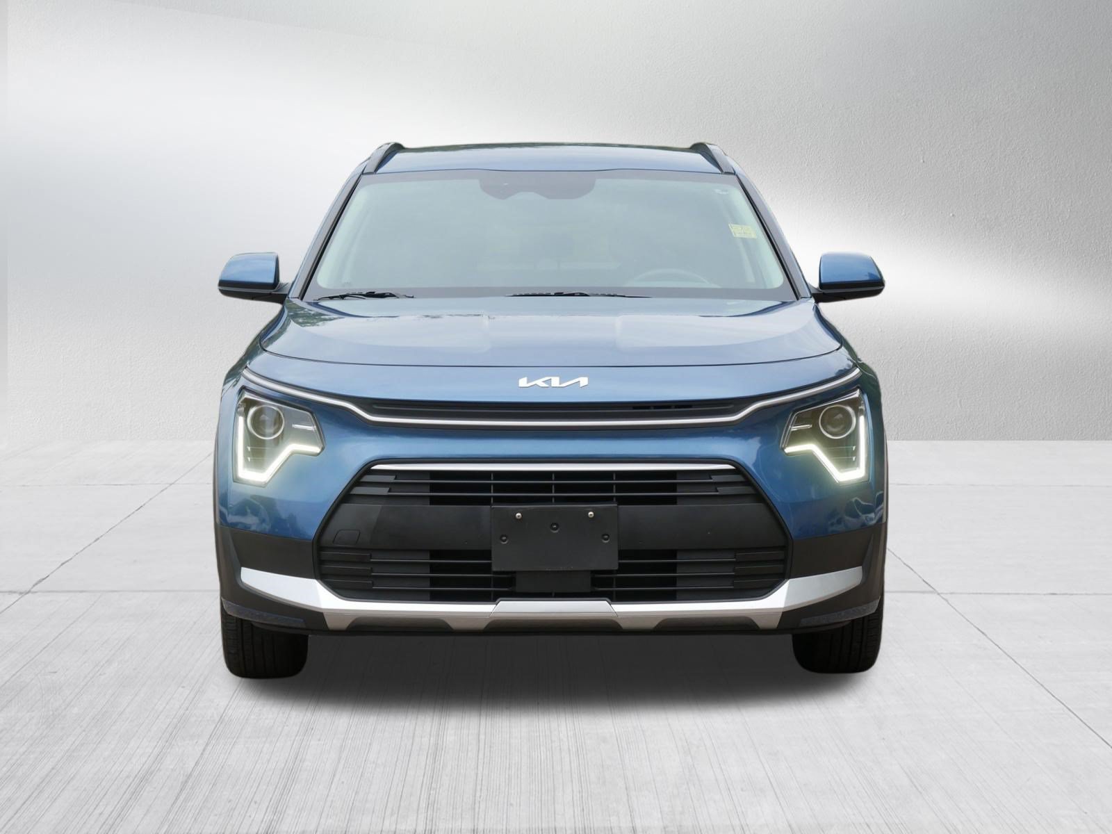 Used 2025 Kia Niro EX FWD image 2