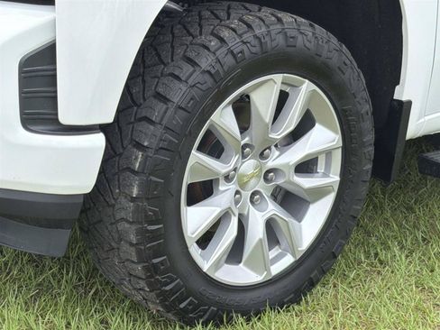 Used 2020 Chevrolet Silverado 1500 Custom w/ Custom Value Package RWD image 9