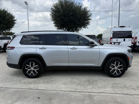 Used 2025 Jeep Grand Cherokee L Limited w/ Trailer Tow Package AWD/4WD image 3