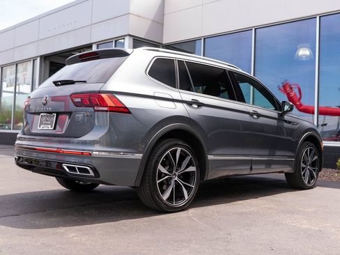 Used 2022 Volkswagen Tiguan SEL R-Line AWD/4WD image 9