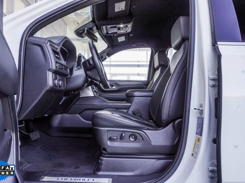 Used 2024 Chevrolet Suburban LT RWD image 16